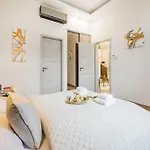 Luxe 3bed 3bath With Balcony & Views By Newyork Cafe Budapešť