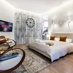 Luxe 3bed 3bath With Balcony & Views By Newyork Cafe Apartmán