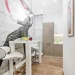 Luxe 3bed 3bath With Balcony & Views By Newyork Cafe