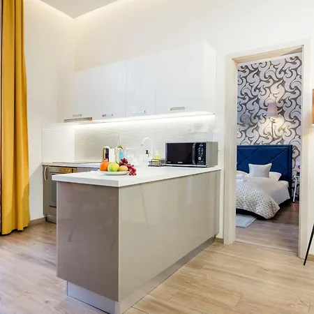 Luxe 3bed 3bath With Balcony & Views By Newyork Cafe 公寓