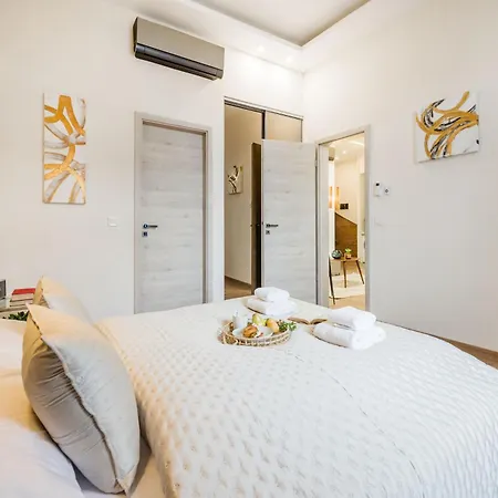 Luxe 3bed 3bath With Balcony & Views By Newyork Cafe 布达佩斯