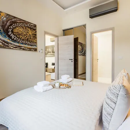 Luxe 3bed 3bath With Balcony & Views By Newyork Cafe 公寓