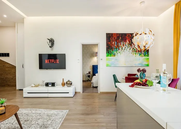 Luxe 3bed 3bath With Balcony & Views By Newyork Cafe Budapeszt