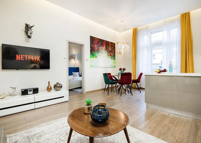Luxe 3bed 3bath With Balcony & Views By Newyork Cafe Διαμέρισμα *