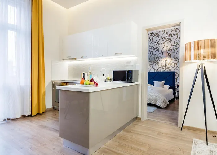 Luxe 3bed 3bath With Balcony & Views By Newyork Cafe Apartament